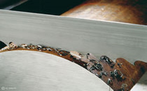 宁德带锯床线速度设定过高，为什么会导致带锯条齿尖发热加速锯条的磨损？